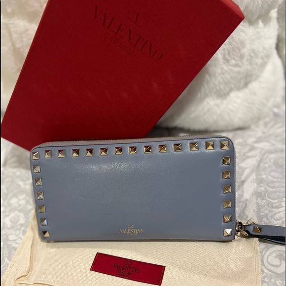 Valentino Garavani Handbags - Valentino Garavani Wallet - 💎Authentic💎